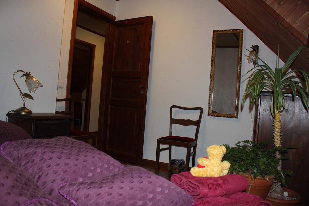 Krapi Guesthouse Treimani Habitación foto