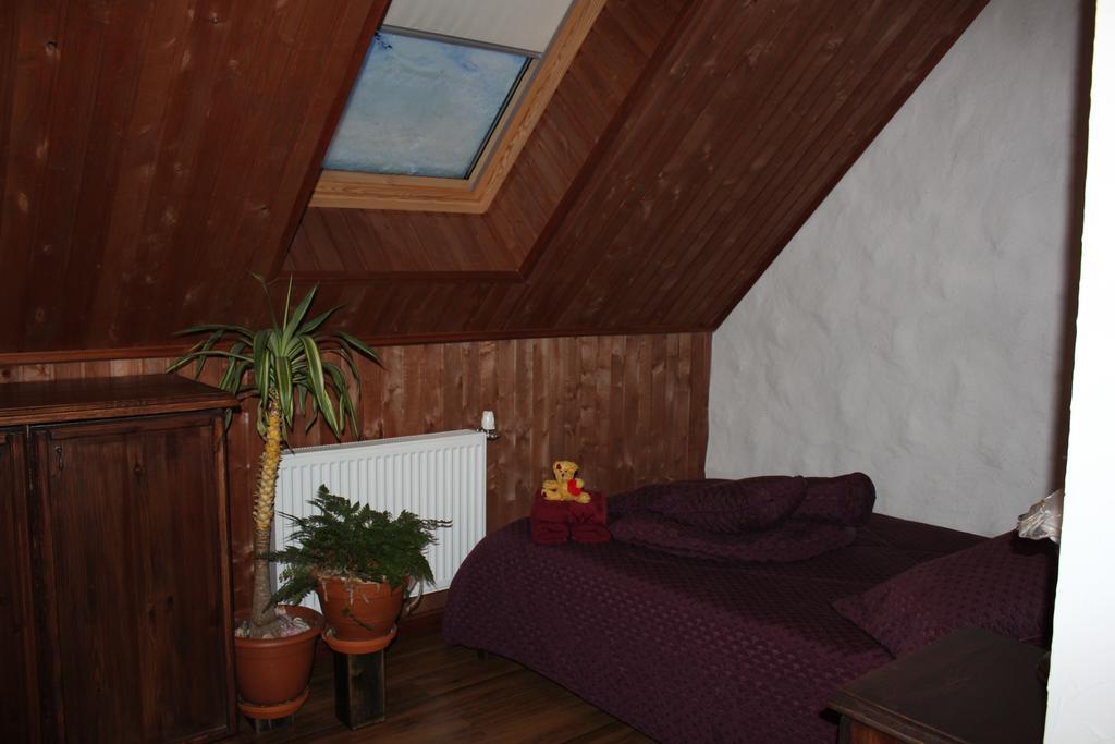 Krapi Guesthouse Treimani Habitación foto