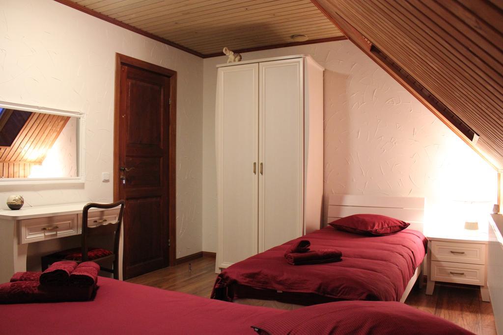 Krapi Guesthouse Treimani Habitación foto
