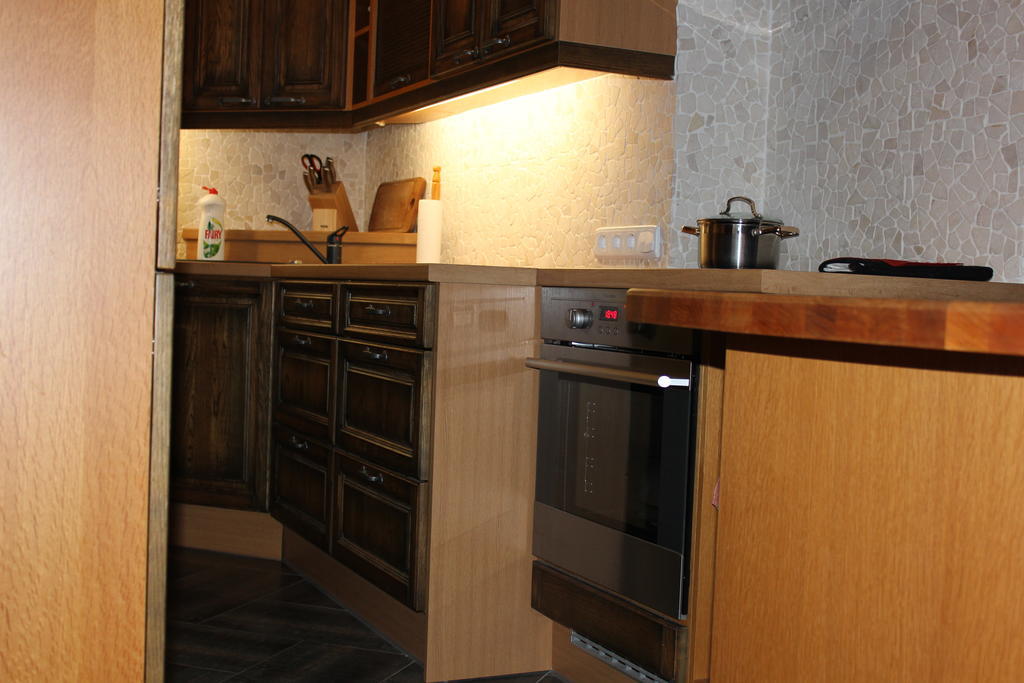 Krapi Guesthouse Treimani Habitación foto