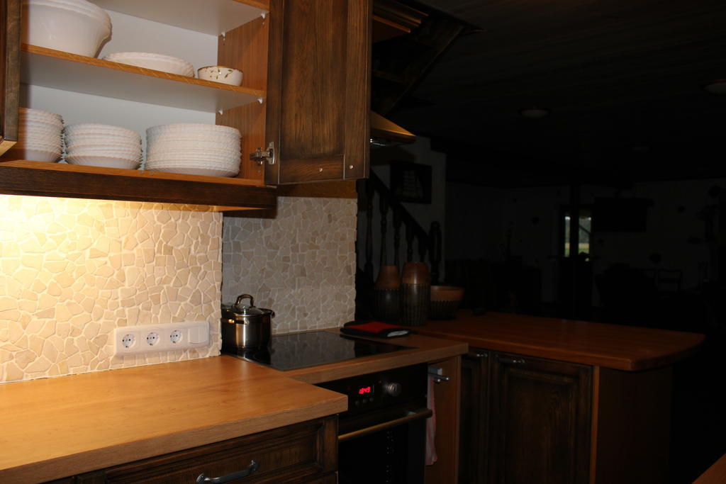 Krapi Guesthouse Treimani Habitación foto