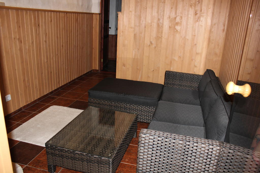 Krapi Guesthouse Treimani Habitación foto