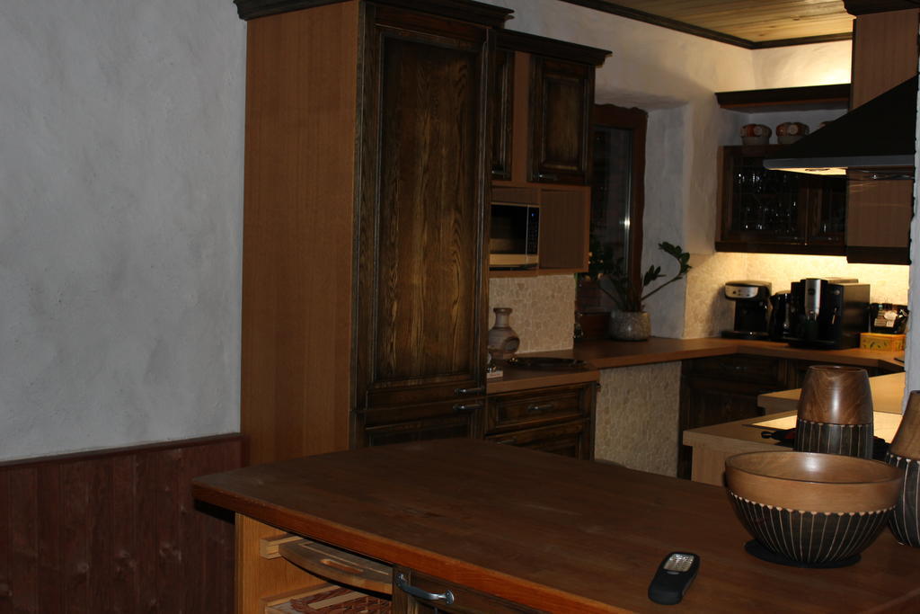 Krapi Guesthouse Treimani Habitación foto