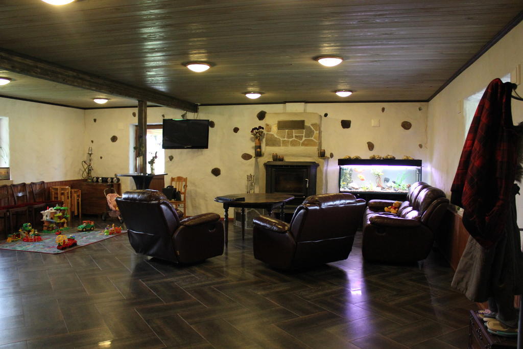 Krapi Guesthouse Treimani Habitación foto