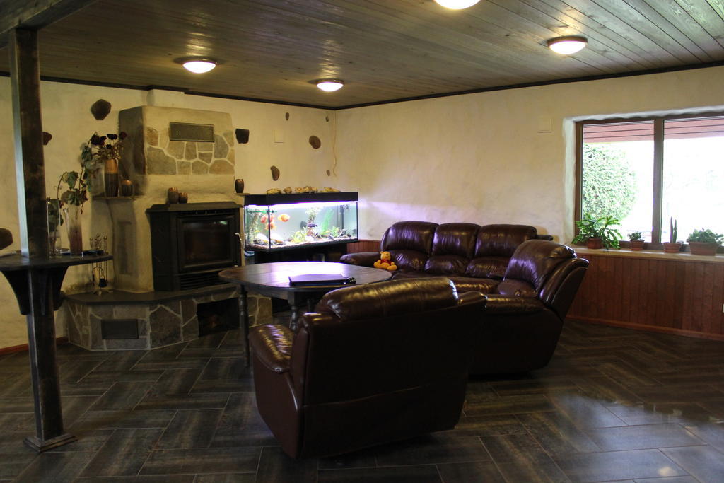 Krapi Guesthouse Treimani Habitación foto