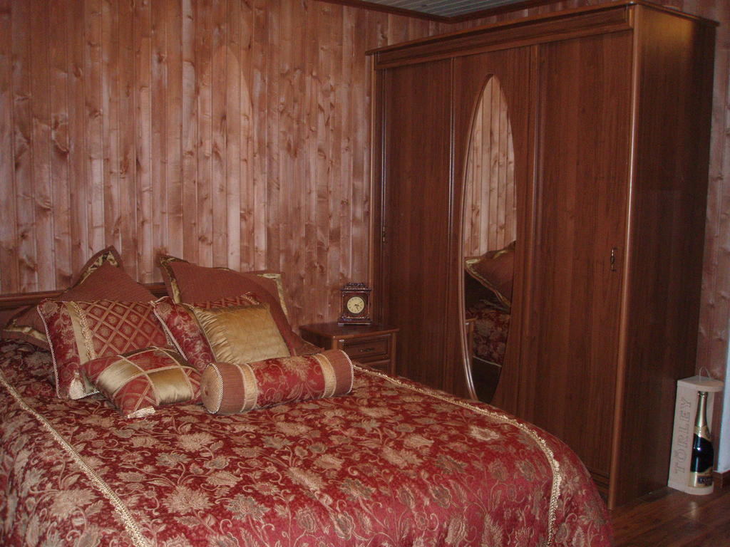 Krapi Guesthouse Treimani Habitación foto